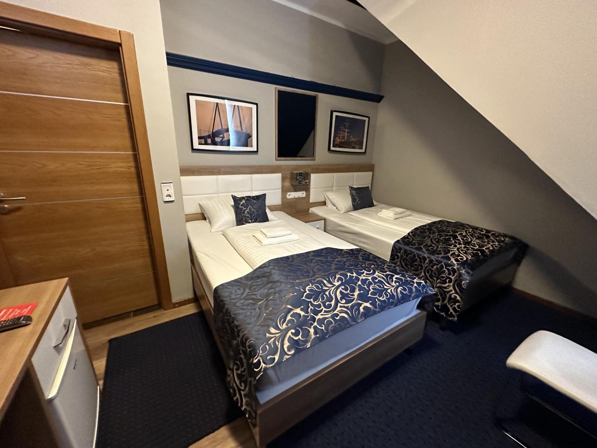 C&S Hotel Пиннеберг Экстерьер фото